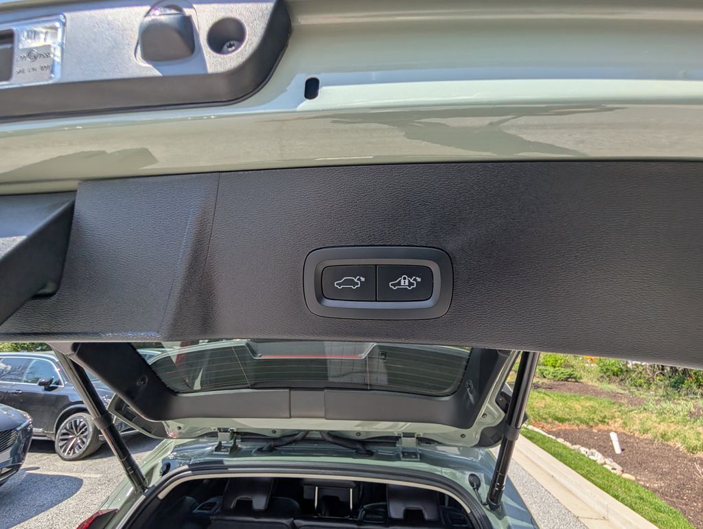 2023 Volvo XC40 B5 Plus Bright Theme Hunt Valley MD