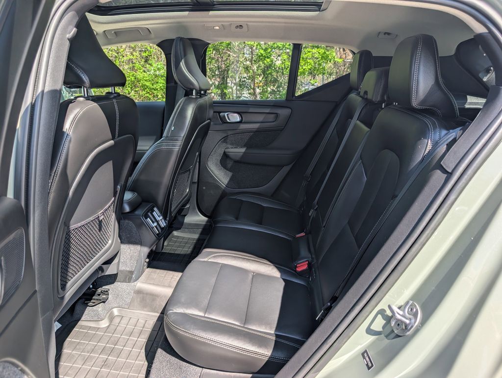 2023 Volvo XC40 B5 Plus Bright Theme Hunt Valley MD
