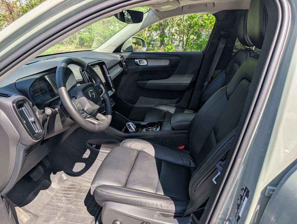 2023 Volvo XC40 B5 Plus Bright Theme Hunt Valley MD