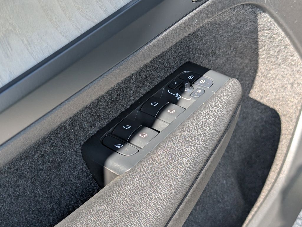2023 Volvo XC40 B5 Plus Bright Theme Hunt Valley MD