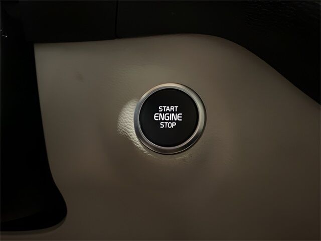 2023 Volvo XC40 B5 Plus Dark Theme Dallas TX