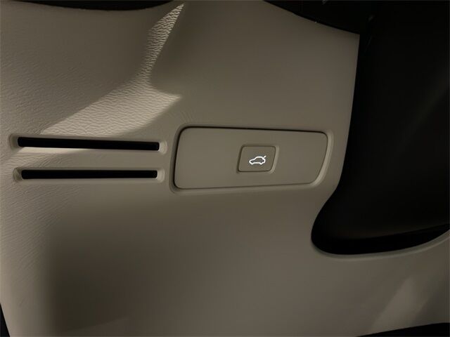 2023 Volvo XC40 B5 Plus Dark Theme Dallas TX