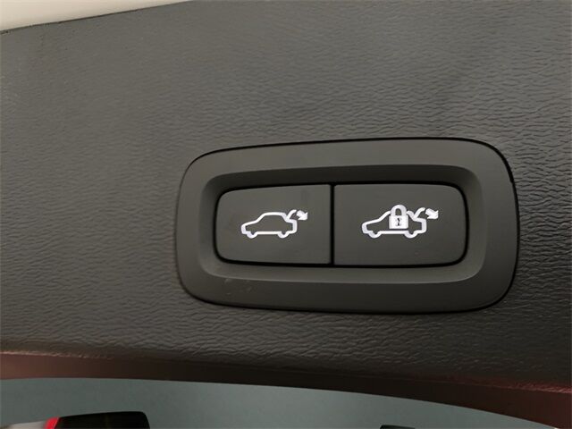 2023 Volvo XC40 B5 Plus Dark Theme Dallas TX
