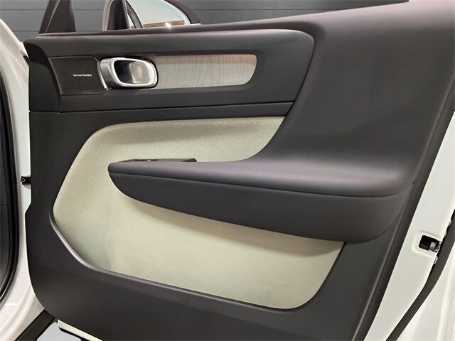 2023 Volvo XC40 B5 Plus Dark Theme Dallas TX