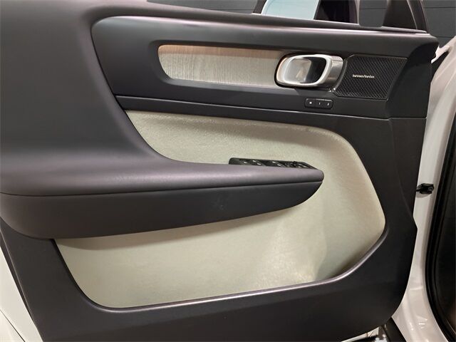 2023 Volvo XC40 B5 Plus Dark Theme Dallas TX