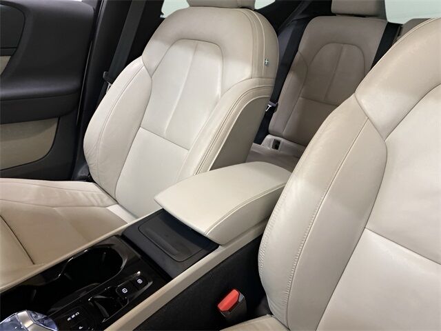 2023 Volvo XC40 B5 Plus Dark Theme Dallas TX
