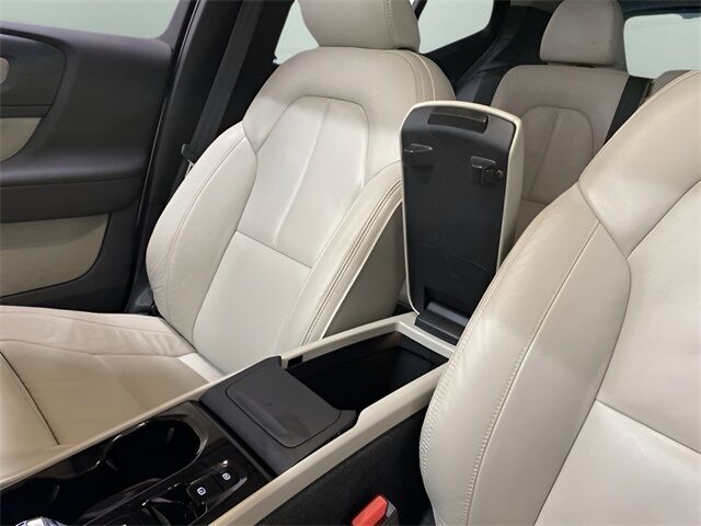 2023 Volvo XC40 B5 Plus Dark Theme Dallas TX