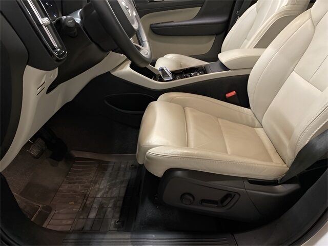 2023 Volvo XC40 B5 Plus Dark Theme Dallas TX