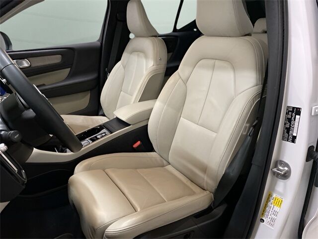 2023 Volvo XC40 B5 Plus Dark Theme Dallas TX