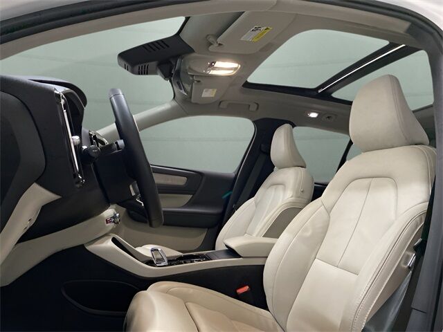 2023 Volvo XC40 B5 Plus Dark Theme Dallas TX