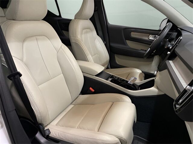 2023 Volvo XC40 B5 Plus Dark Theme Dallas TX