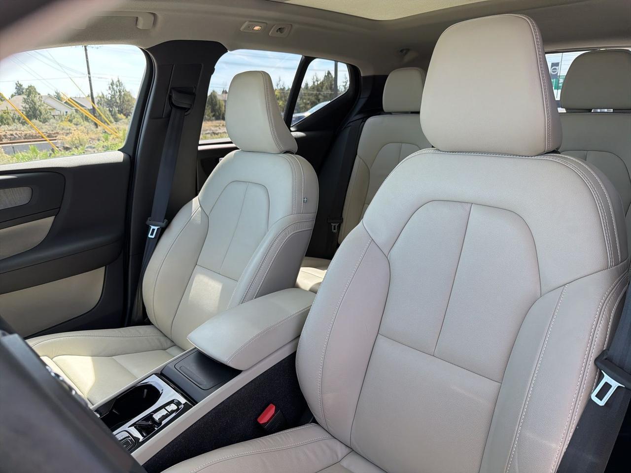 2023 Volvo XC40 B5 Plus Dark Theme Bend OR