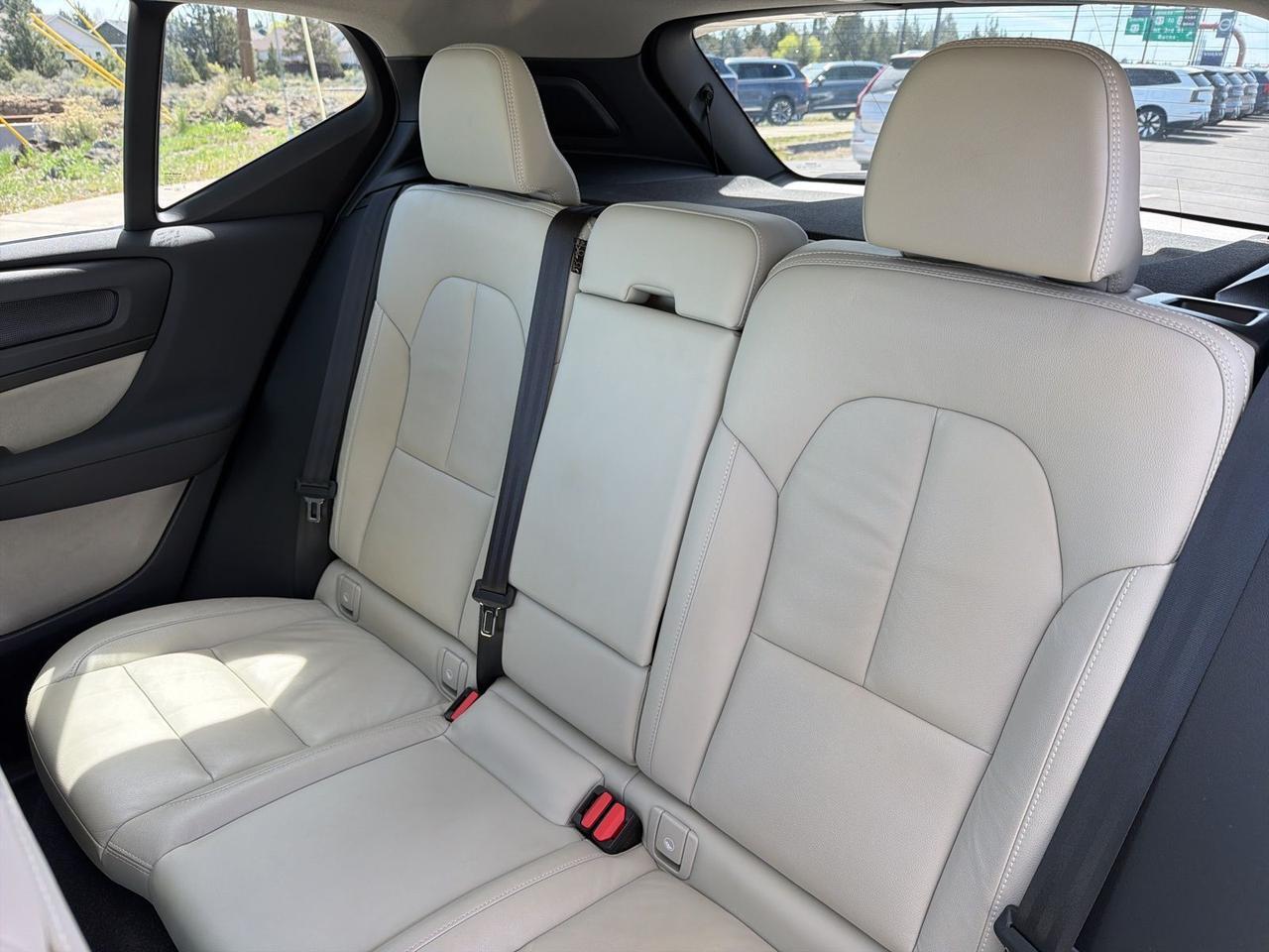 2023 Volvo XC40 B5 Plus Dark Theme Bend OR