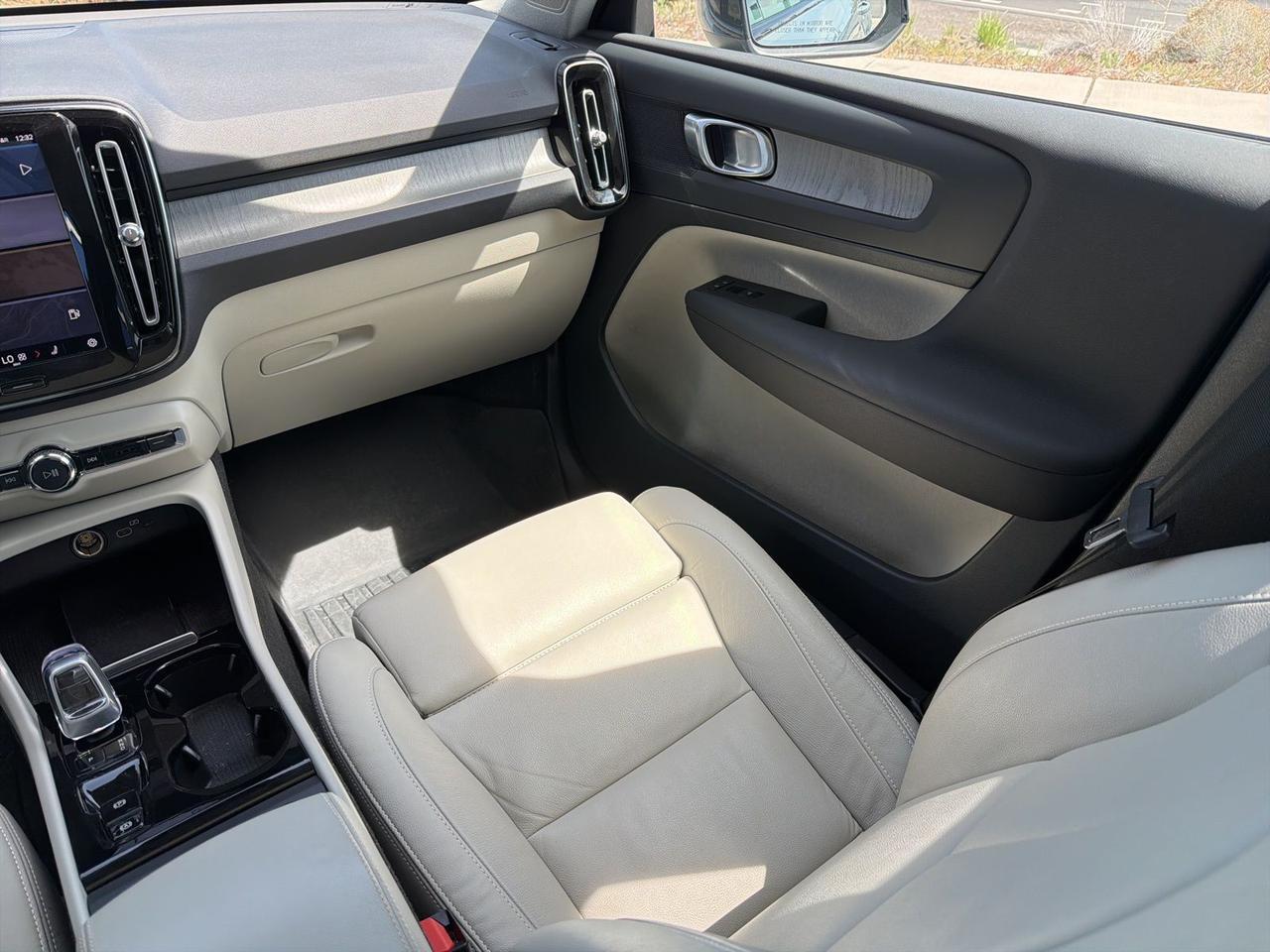 2023 Volvo XC40 B5 Plus Dark Theme Bend OR