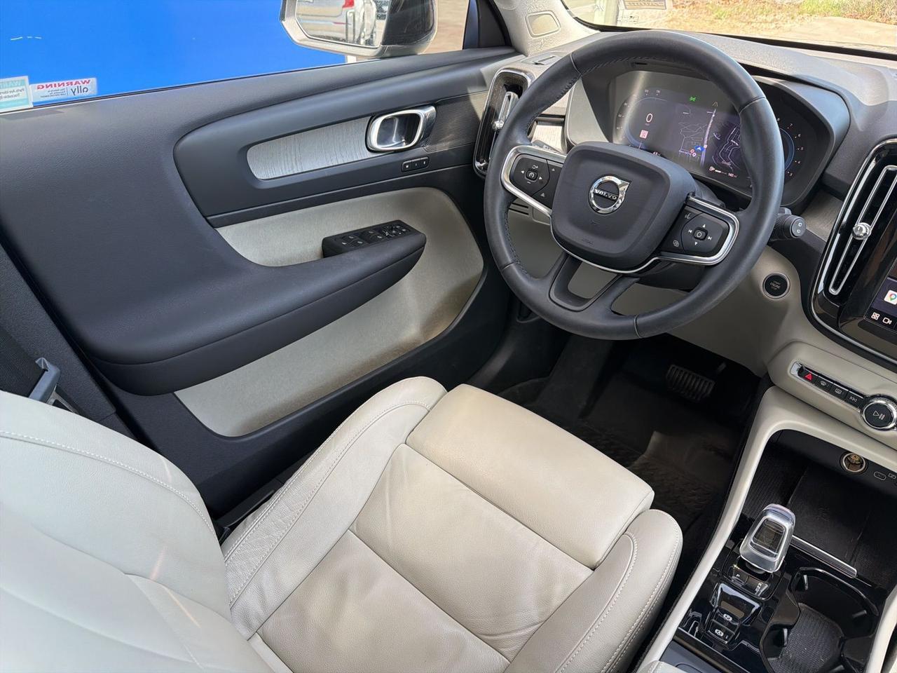 2023 Volvo XC40 B5 Plus Dark Theme Bend OR