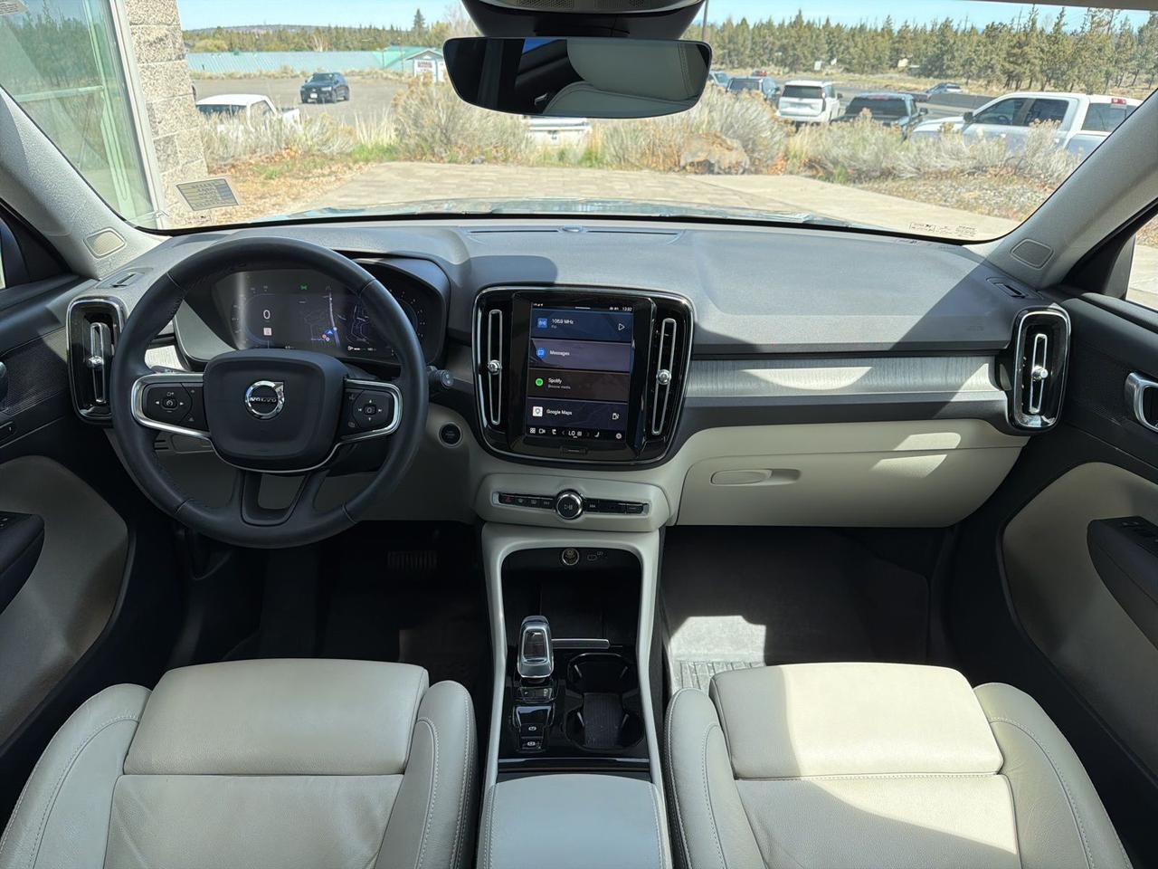 2023 Volvo XC40 B5 Plus Dark Theme Bend OR