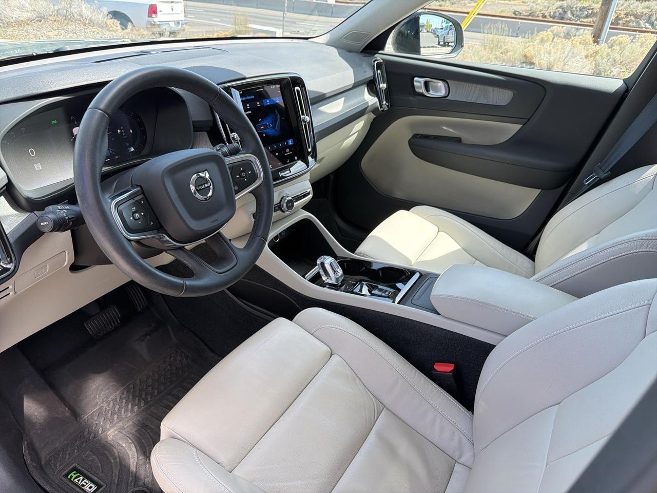 2023 Volvo XC40 B5 Plus Dark Theme Bend OR