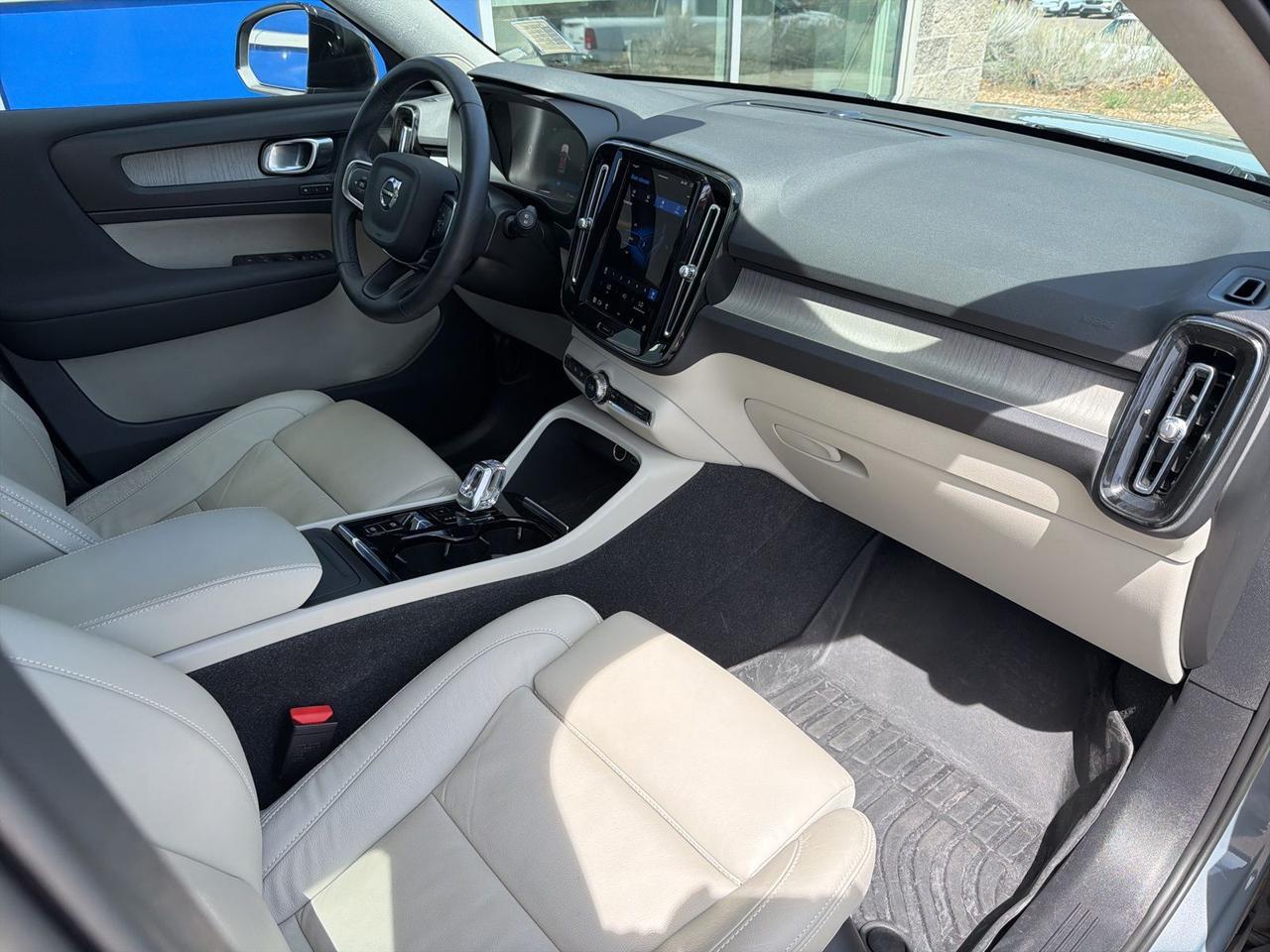 2023 Volvo XC40 B5 Plus Dark Theme Bend OR