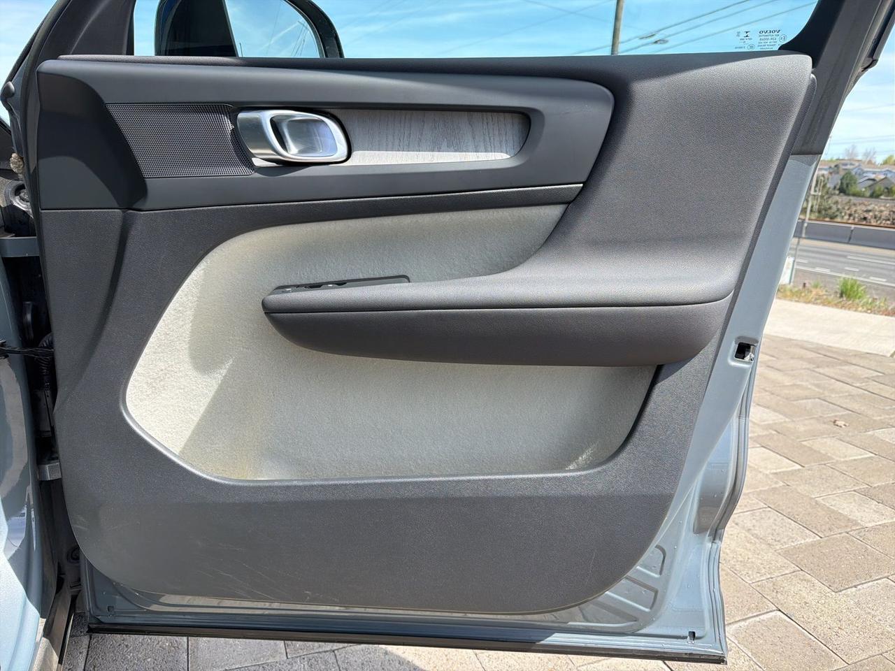 2023 Volvo XC40 B5 Plus Dark Theme Bend OR