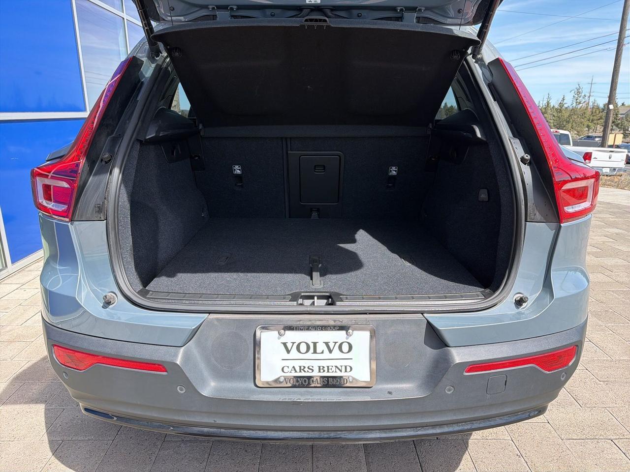 2023 Volvo XC40 B5 Plus Dark Theme Bend OR