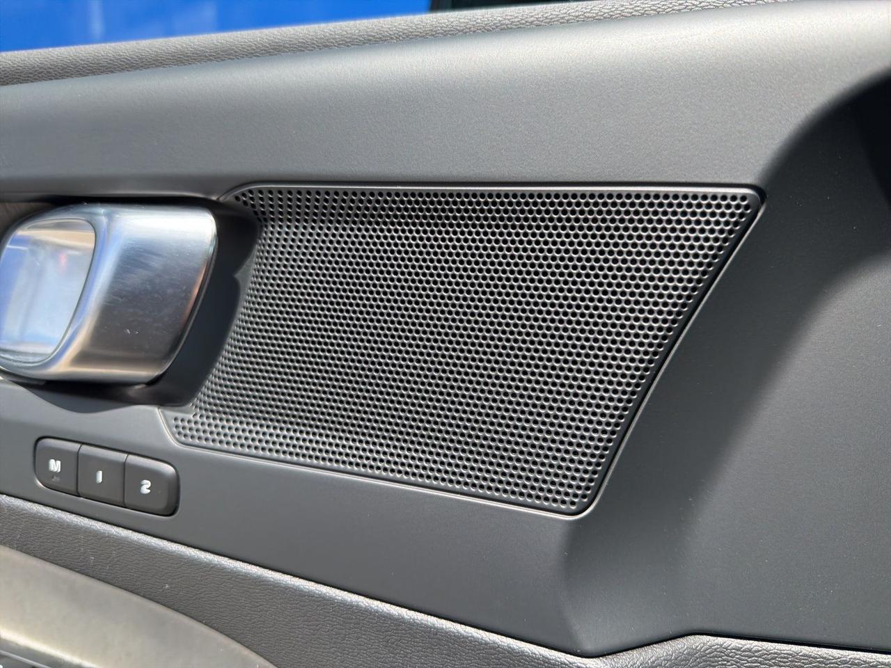 2023 Volvo XC40 B5 Plus Dark Theme Bend OR