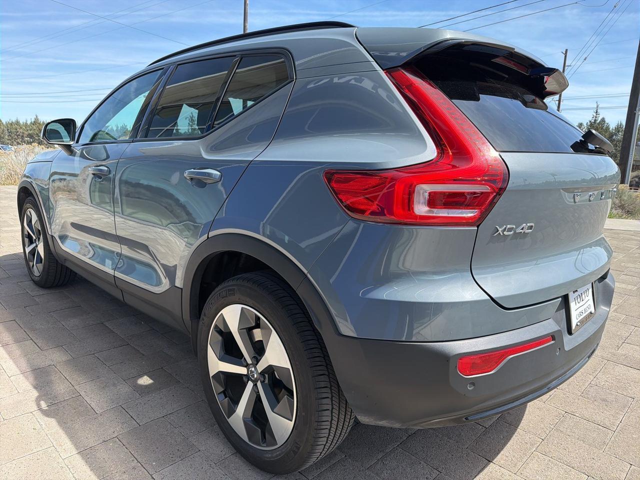 2023 Volvo XC40 B5 Plus Dark Theme Bend OR