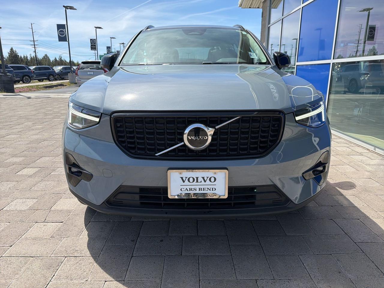 2023 Volvo XC40 B5 Plus Dark Theme Bend OR