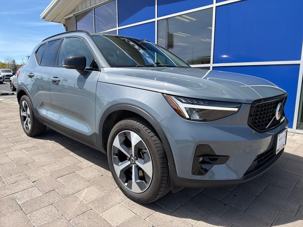 2023 Volvo XC40 B5 Plus Dark Theme Bend OR