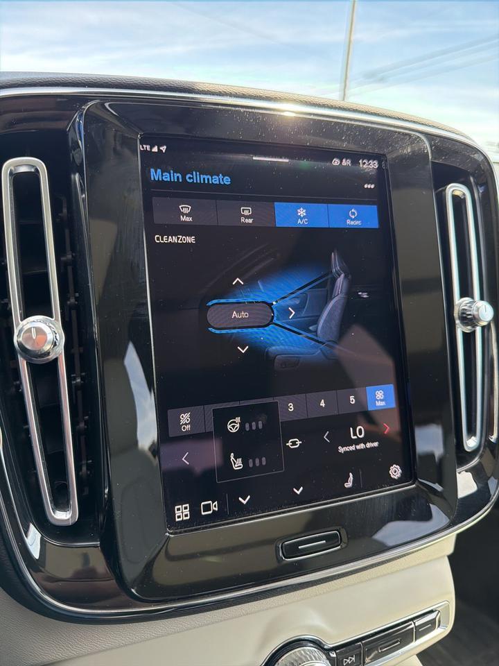 2023 Volvo XC40 B5 Plus Dark Theme Bend OR