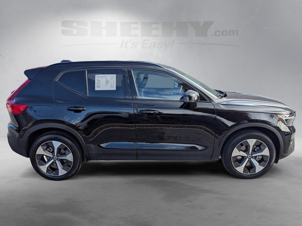 2023 Volvo XC40 B5 Plus Dark Theme Hagerstown MD