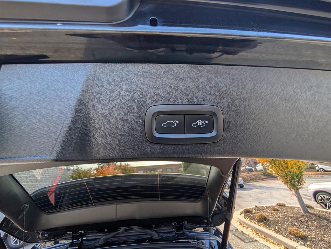 2023 Volvo XC40 B5 Plus Dark Theme Hagerstown MD