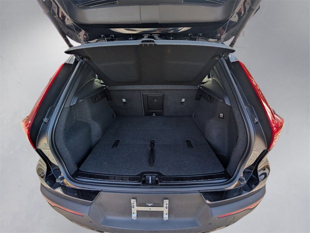 2023 Volvo XC40 B5 Plus Dark Theme Hunt Valley MD