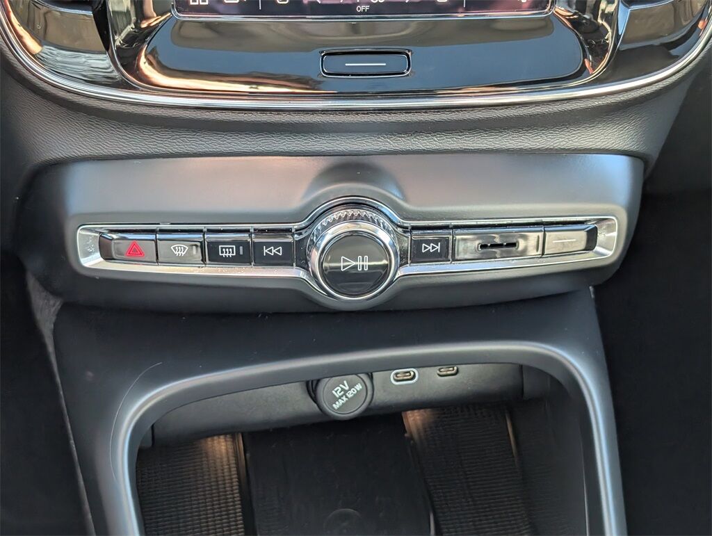 2023 Volvo XC40 B5 Plus Dark Theme Hunt Valley MD