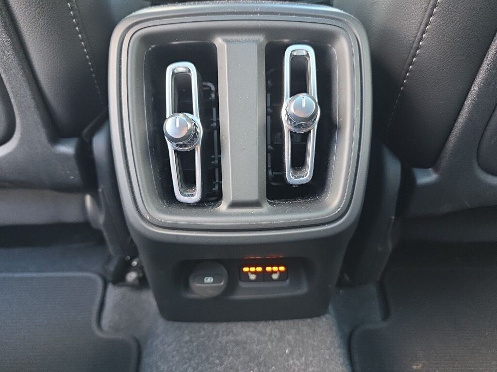 2023 Volvo XC40 B5 Plus Dark Theme Hunt Valley MD