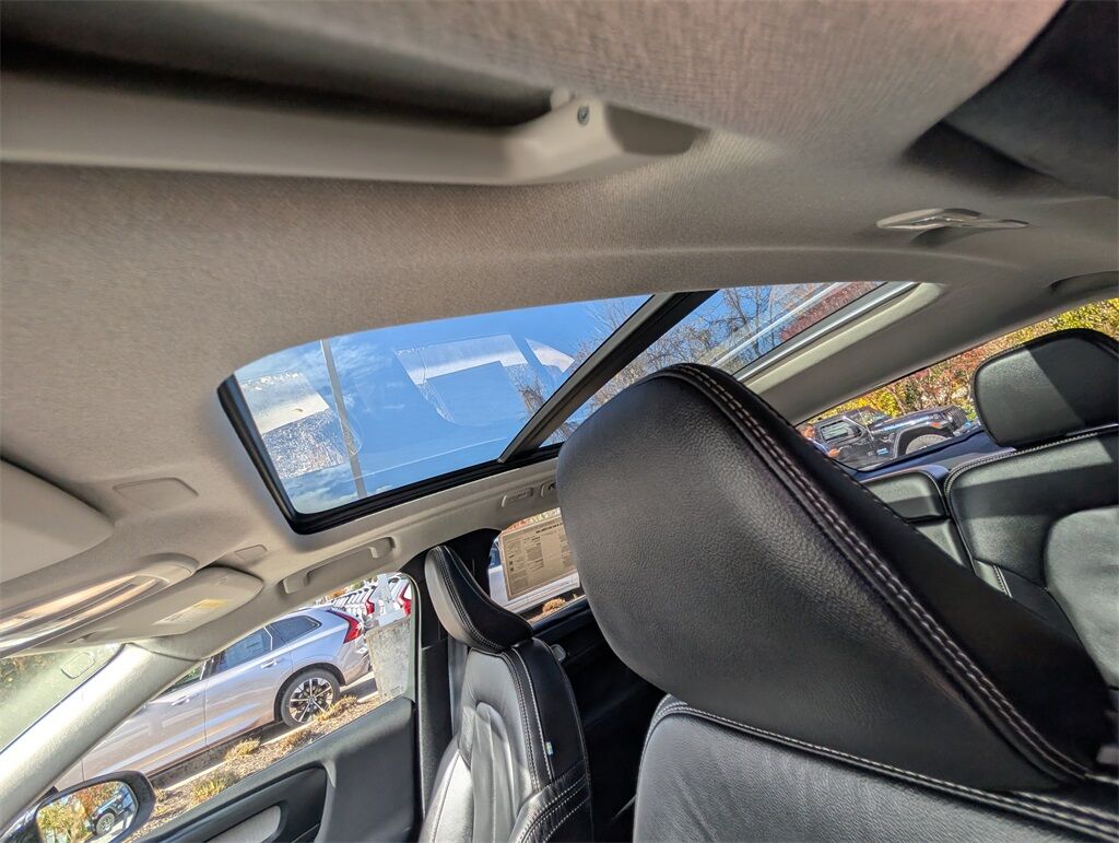 2023 Volvo XC40 B5 Plus Dark Theme Hunt Valley MD