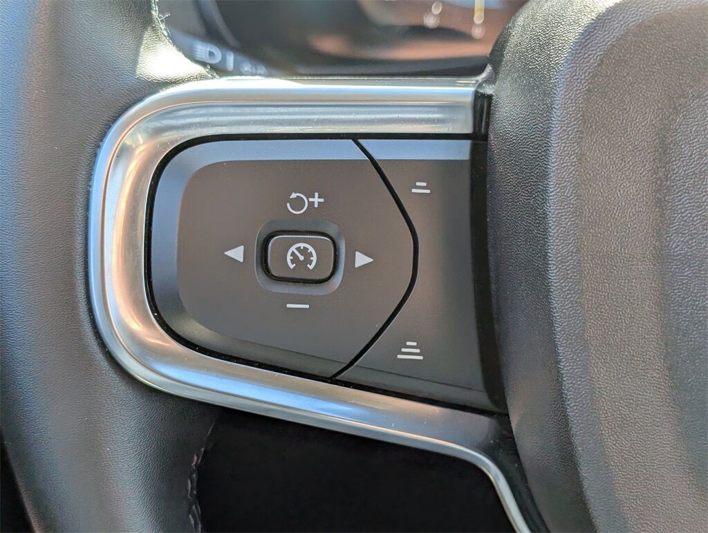 2023 Volvo XC40 B5 Plus Dark Theme Hunt Valley MD