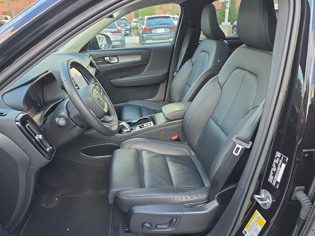 2023 Volvo XC40 B5 Plus Dark Theme Hunt Valley MD