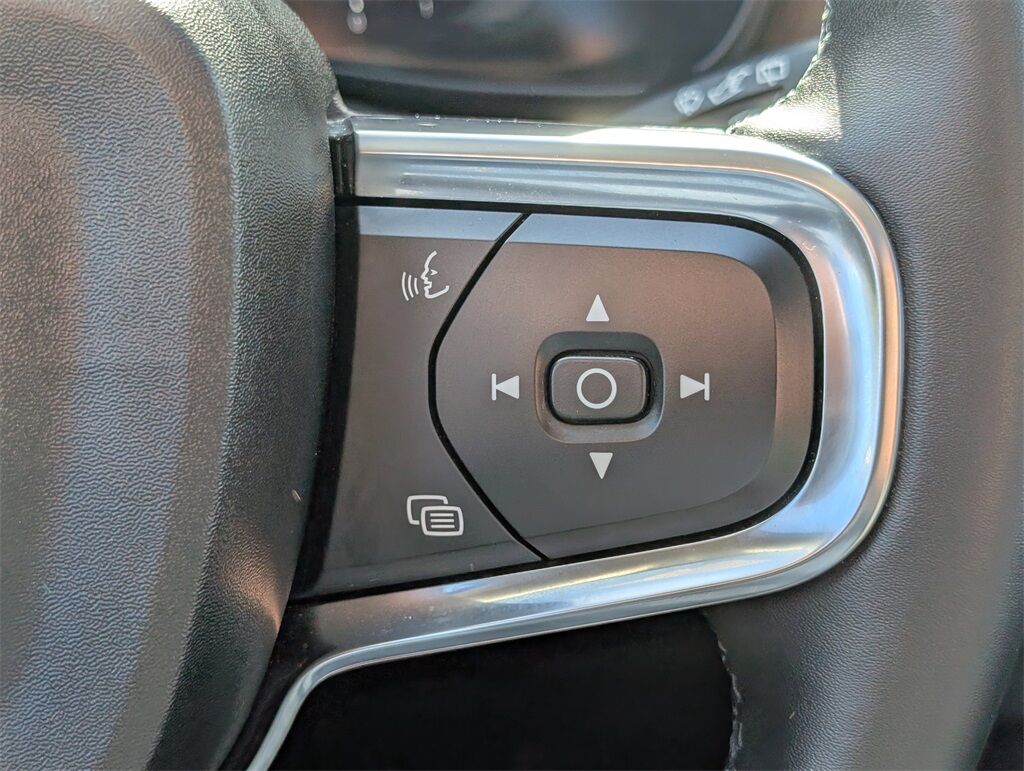 2023 Volvo XC40 B5 Plus Dark Theme Hunt Valley MD