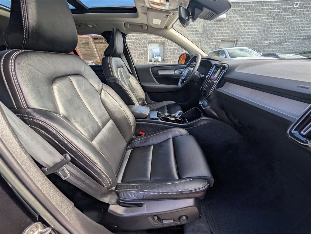 2023 Volvo XC40 B5 Plus Dark Theme Hunt Valley MD