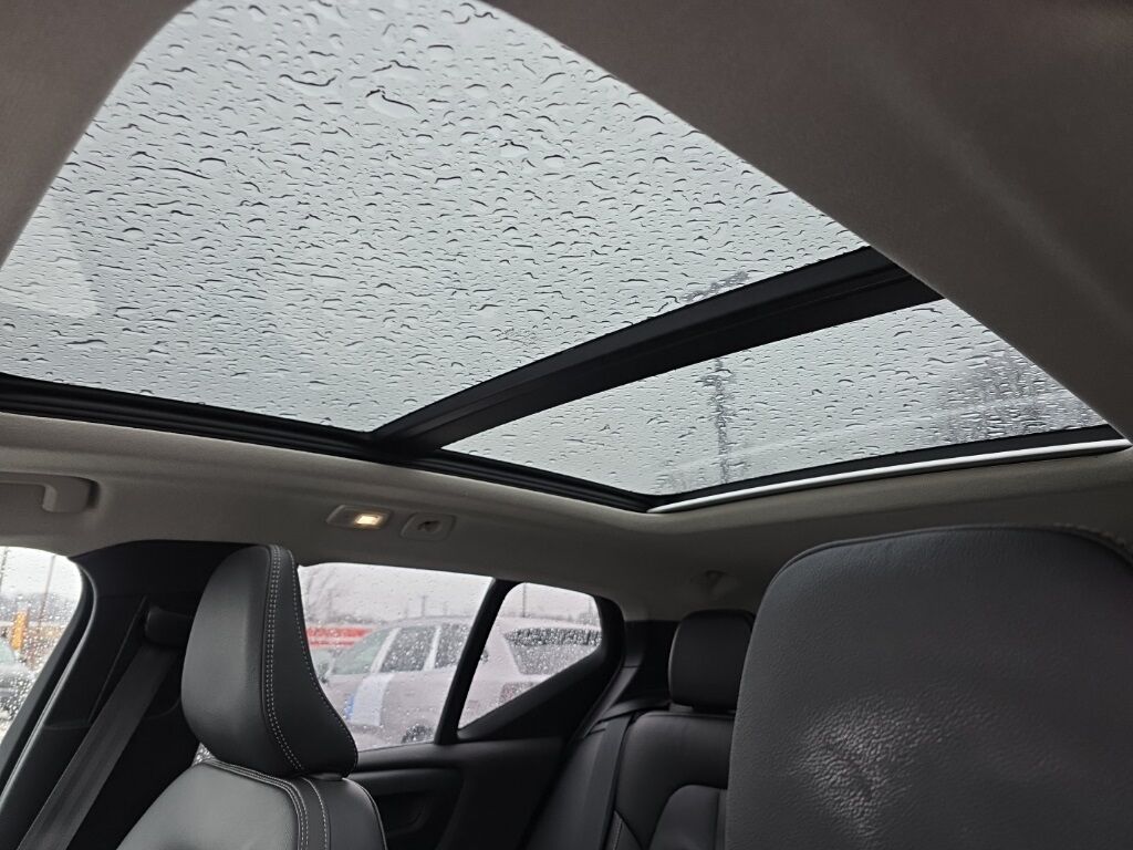 2023 Volvo XC40 B5 Plus Dark Theme Hunt Valley MD