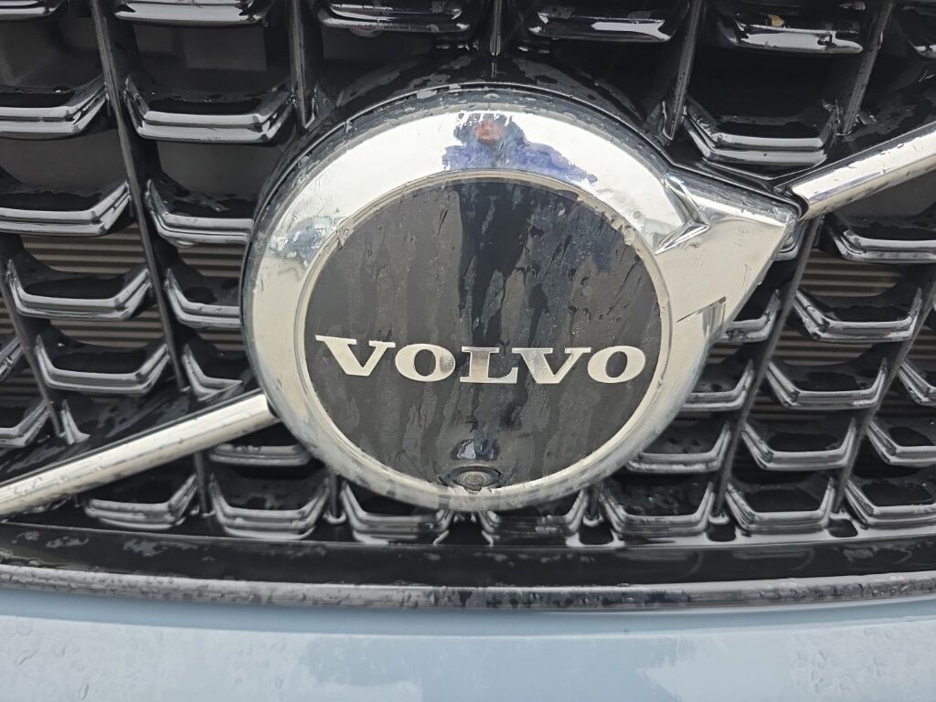 2023 Volvo XC40 B5 Plus Dark Theme Hunt Valley MD