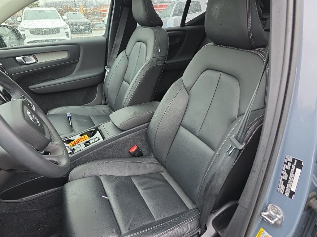 2023 Volvo XC40 B5 Plus Dark Theme Hunt Valley MD