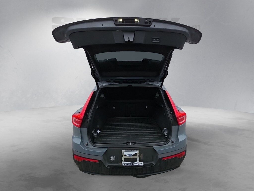 2023 Volvo XC40 B5 Plus Dark Theme Hunt Valley MD