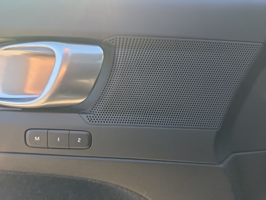 2023 Volvo XC40 B5 Plus Dark Theme Hunt Valley MD