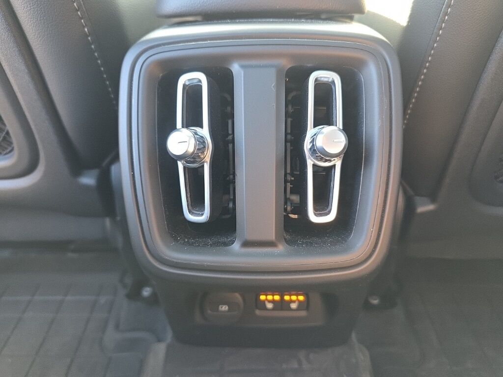 2023 Volvo XC40 B5 Plus Dark Theme Hunt Valley MD