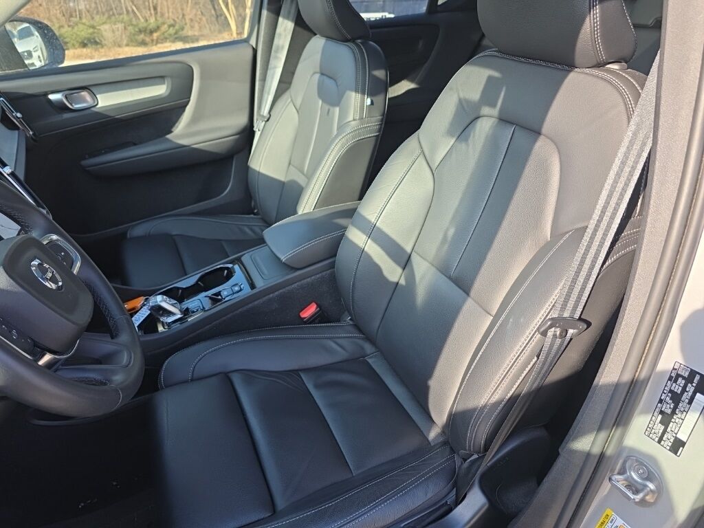 2023 Volvo XC40 B5 Plus Dark Theme Hunt Valley MD