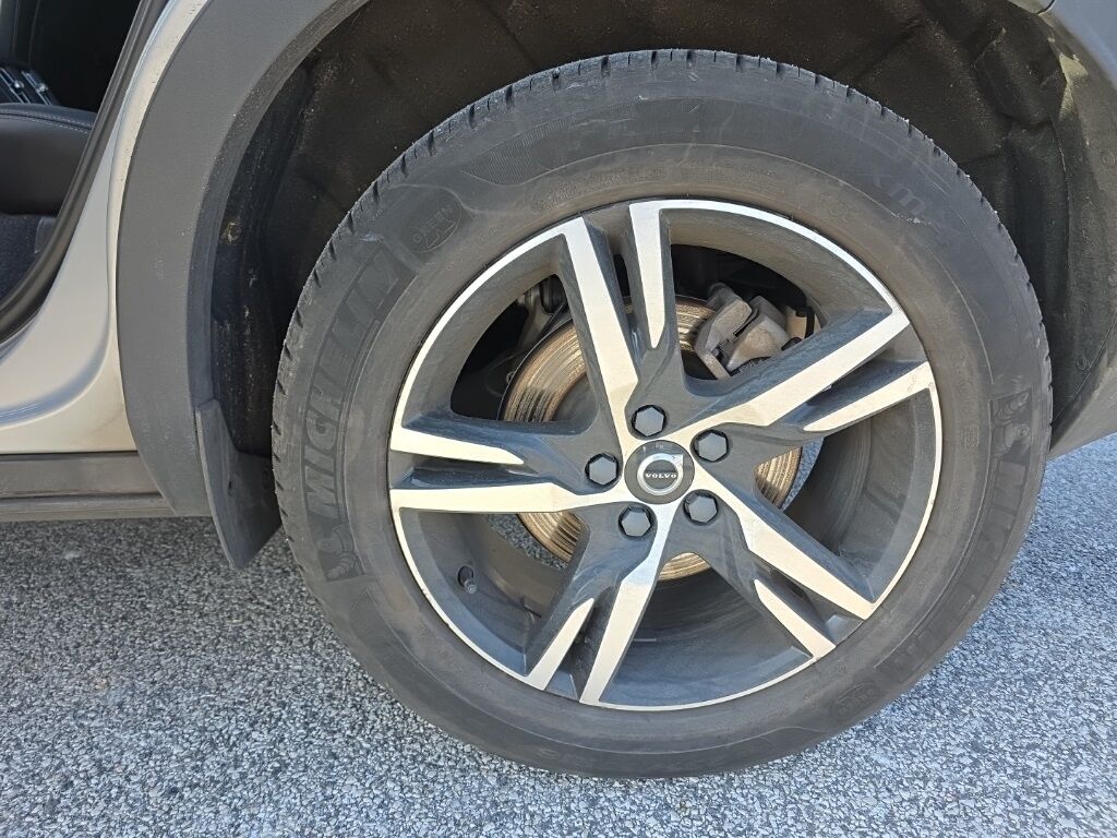 2023 Volvo XC40 B5 Plus Dark Theme Hunt Valley MD