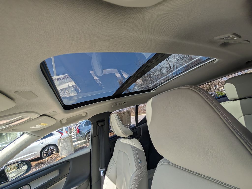 2023 Volvo XC40 B5 Plus Dark Theme Hunt Valley MD