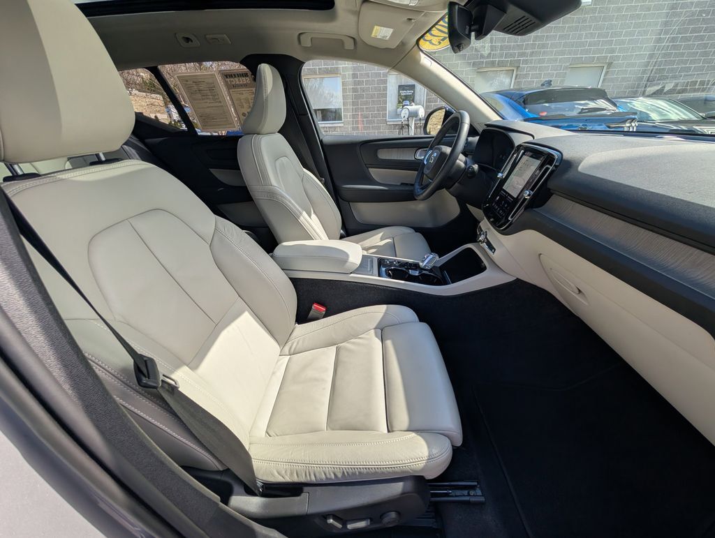 2023 Volvo XC40 B5 Plus Dark Theme Hunt Valley MD