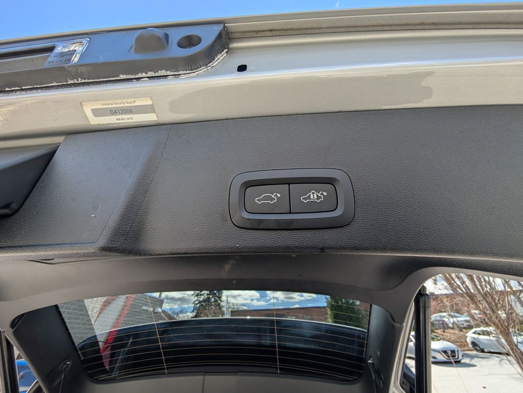 2023 Volvo XC40 B5 Plus Dark Theme Hunt Valley MD